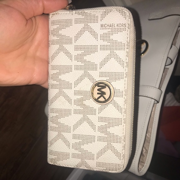 Michael Kors wallet - Picture 2 of 4